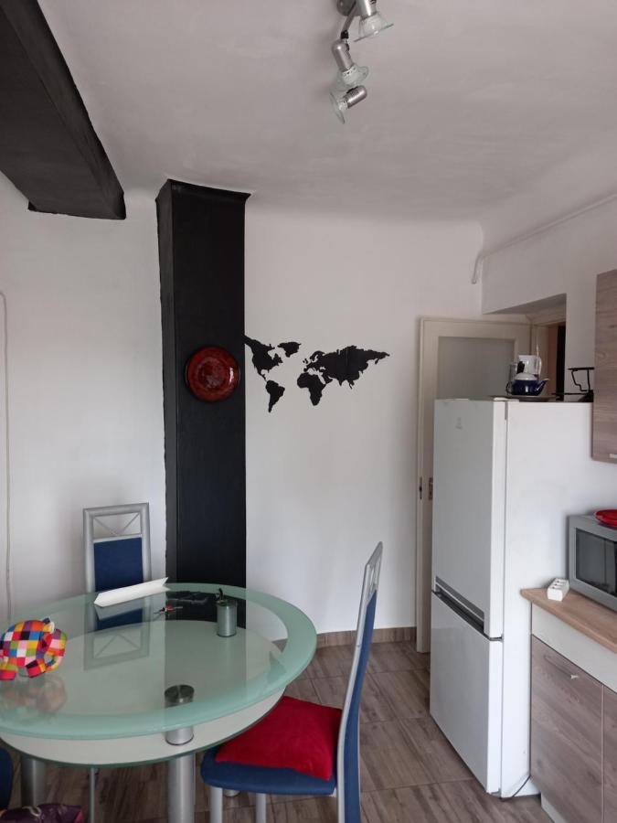 Aha Appartement Debrecen Buitenkant foto